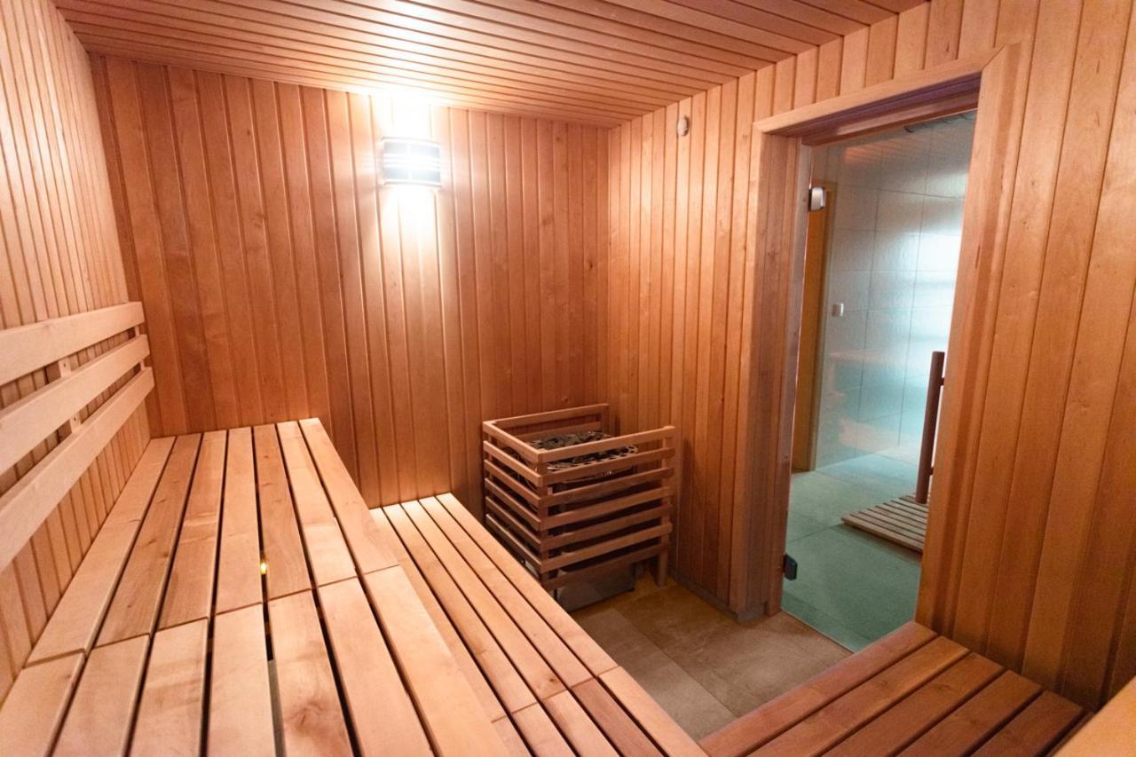 Hotel Edvard Frenstat pod Radhostem ภายนอก รูปภาพ