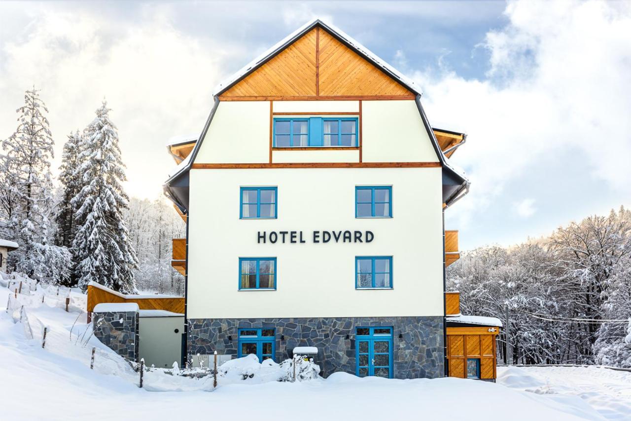 Hotel Edvard Frenstat pod Radhostem ภายนอก รูปภาพ