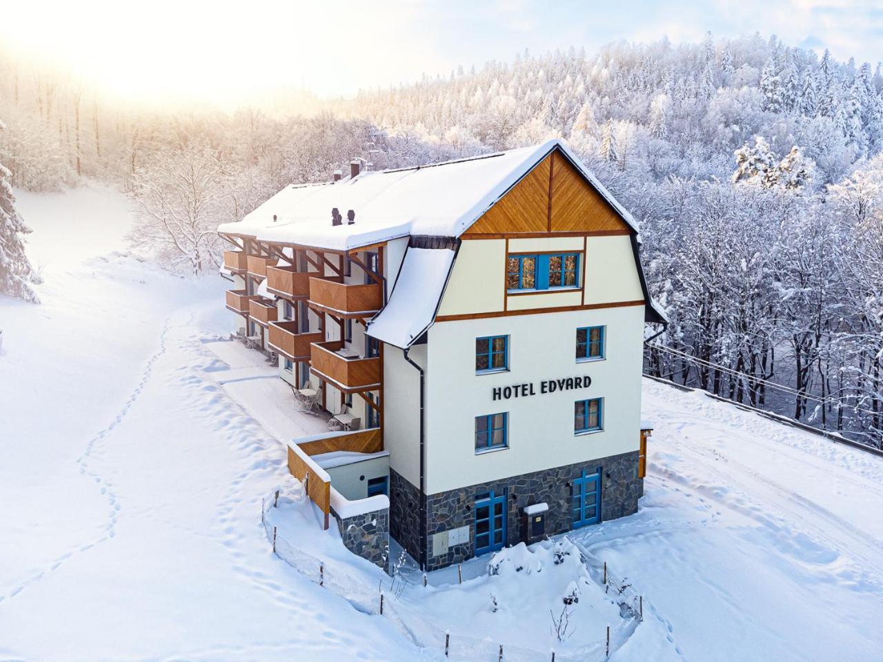 Hotel Edvard Frenstat pod Radhostem ภายนอก รูปภาพ