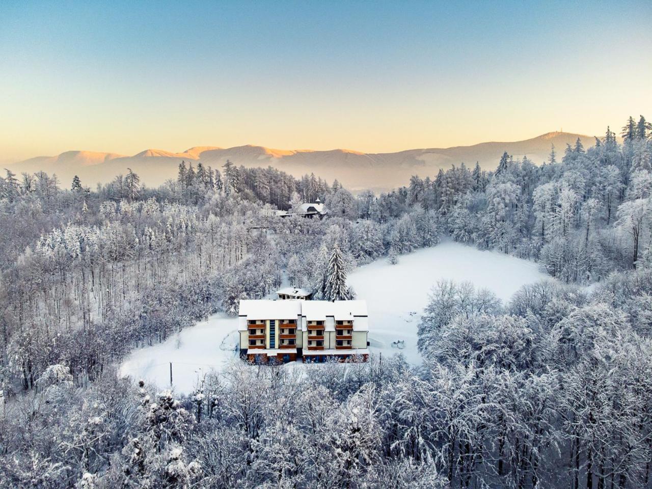 Hotel Edvard Frenstat pod Radhostem ภายนอก รูปภาพ